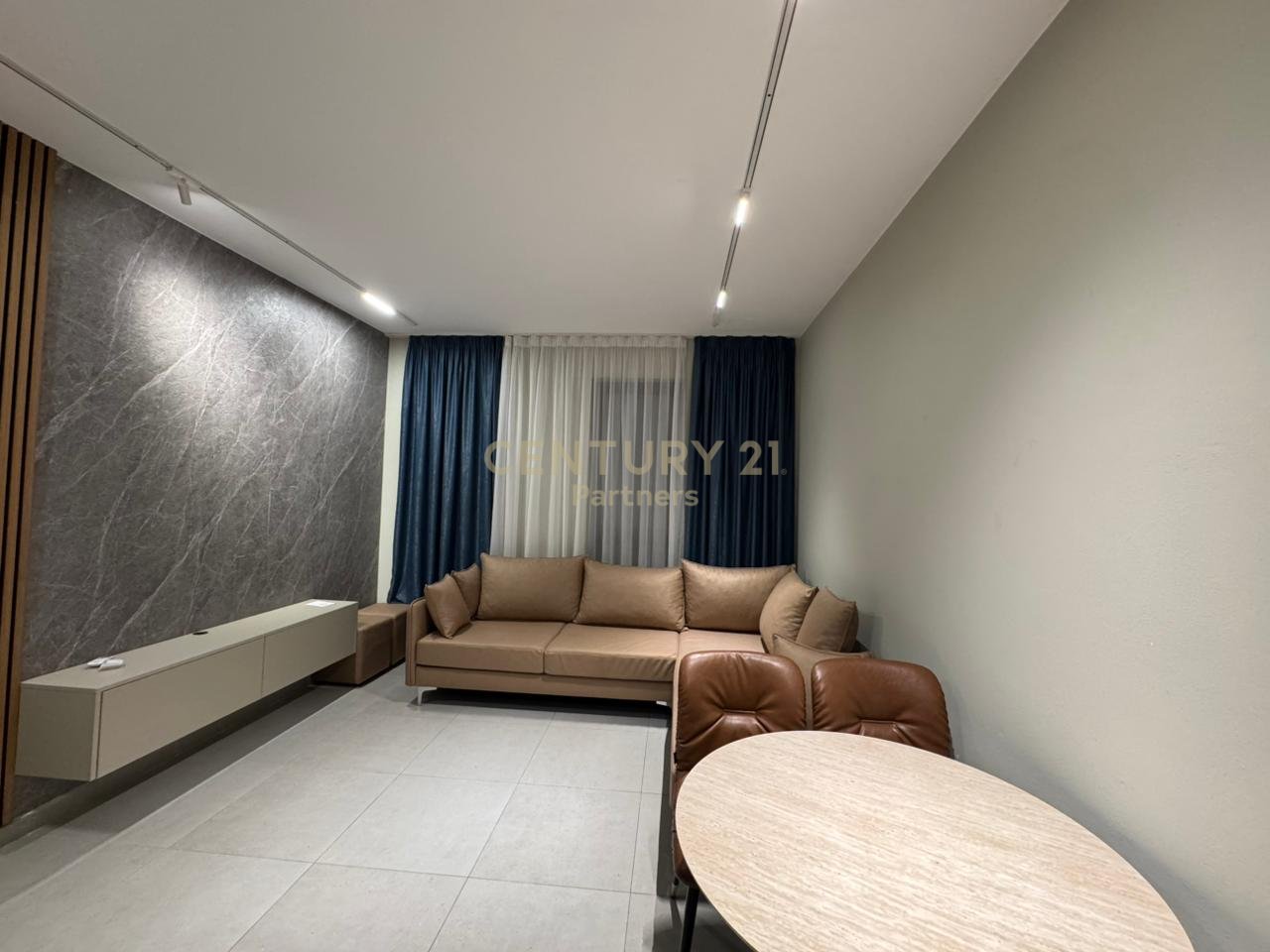 APARTMENT FOR RENT IN UNAZA TE RE!