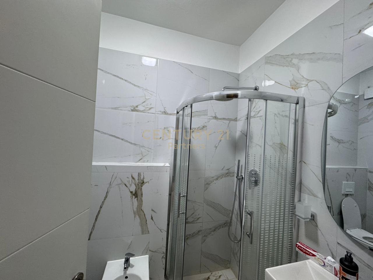 APARTMENT FOR RENT IN UNAZA TE RE!