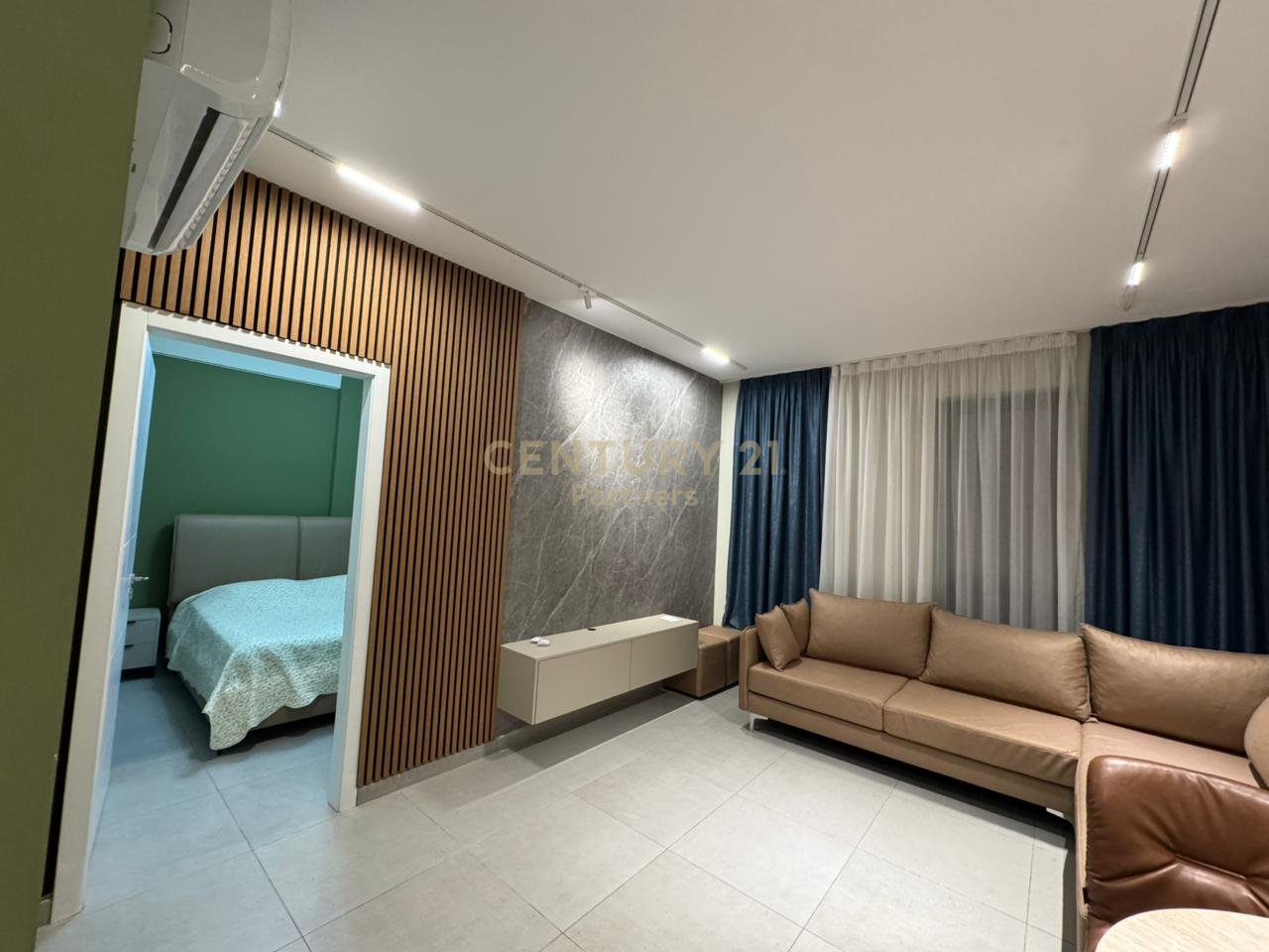 APARTMENT FOR RENT IN UNAZA TE RE!