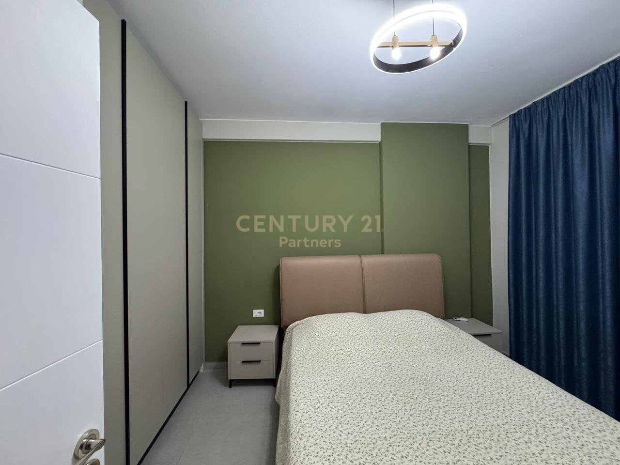 APARTMENT FOR RENT IN UNAZA TE RE!