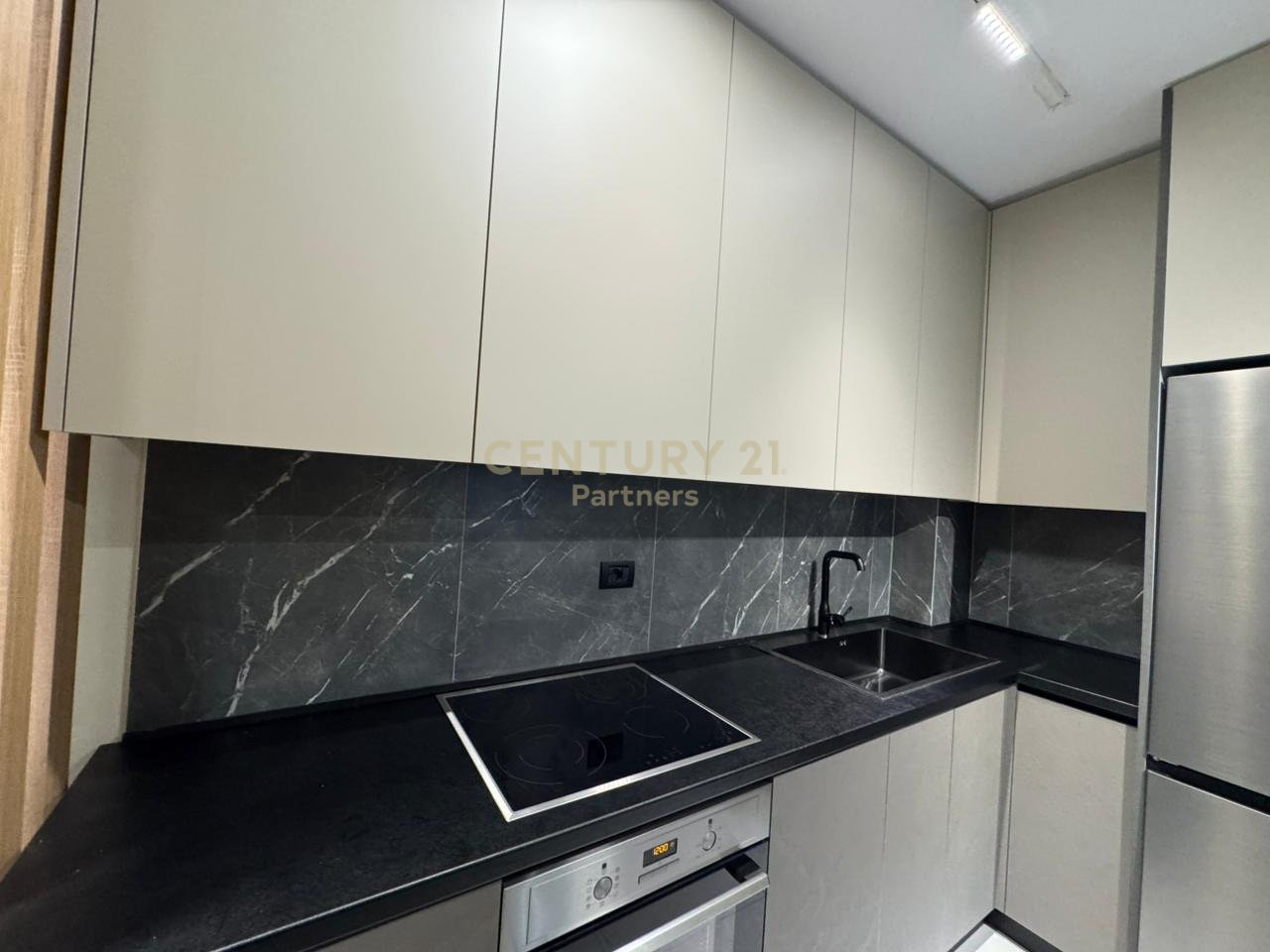 APARTMENT FOR RENT IN UNAZA TE RE!