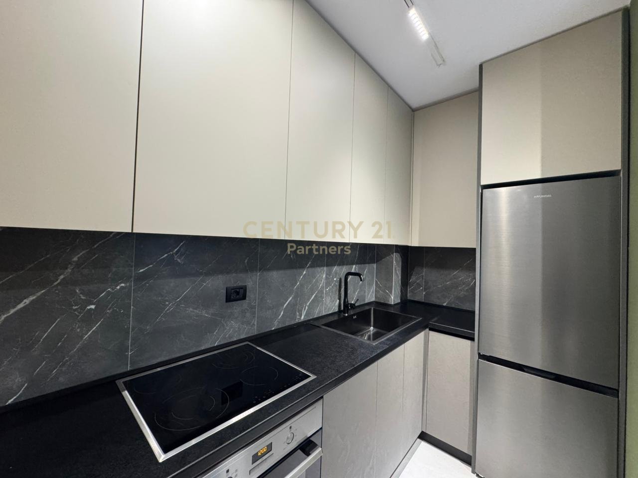 APARTMENT FOR RENT IN UNAZA TE RE!