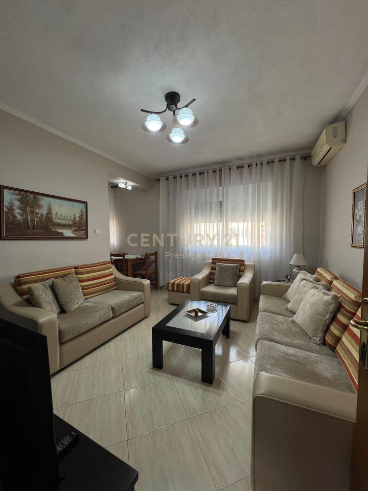 APARTAMENT 2+1 ME QIRA, PRANE AMBASADES AMERIKANE, TIRANE!