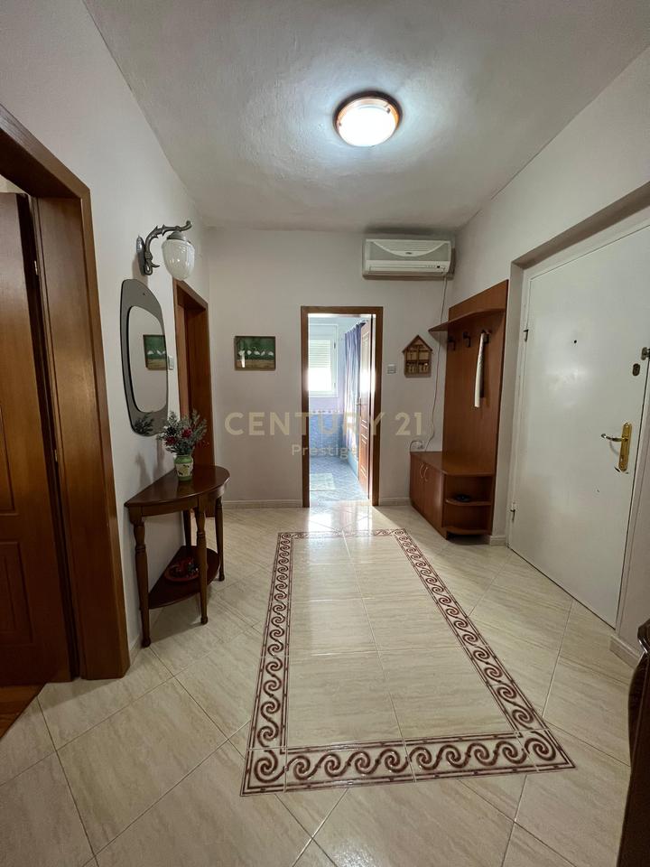 APARTAMENT 2+1 ME QIRA, PRANE AMBASADES AMERIKANE, TIRANE!