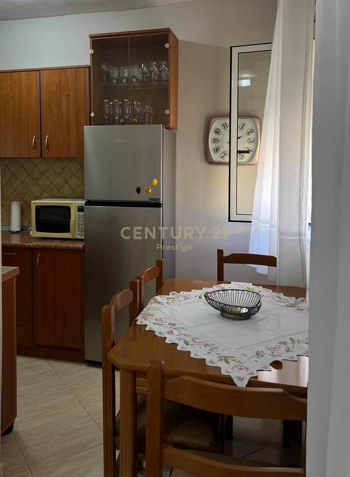 APARTAMENT 2+1 ME QIRA, PRANE AMBASADES AMERIKANE, TIRANE!