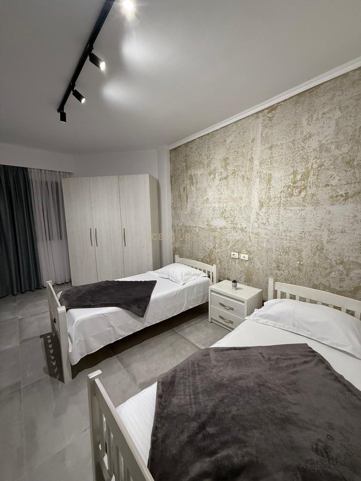 JEPET ME QIRA APARTAMENT 2+1 TE "PORCELANOSA" VLORE