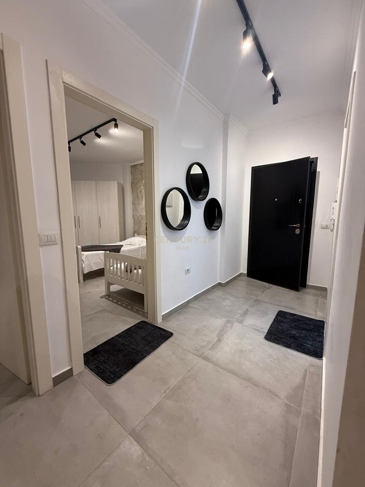 JEPET ME QIRA APARTAMENT 2+1 TE "PORCELANOSA" VLORE