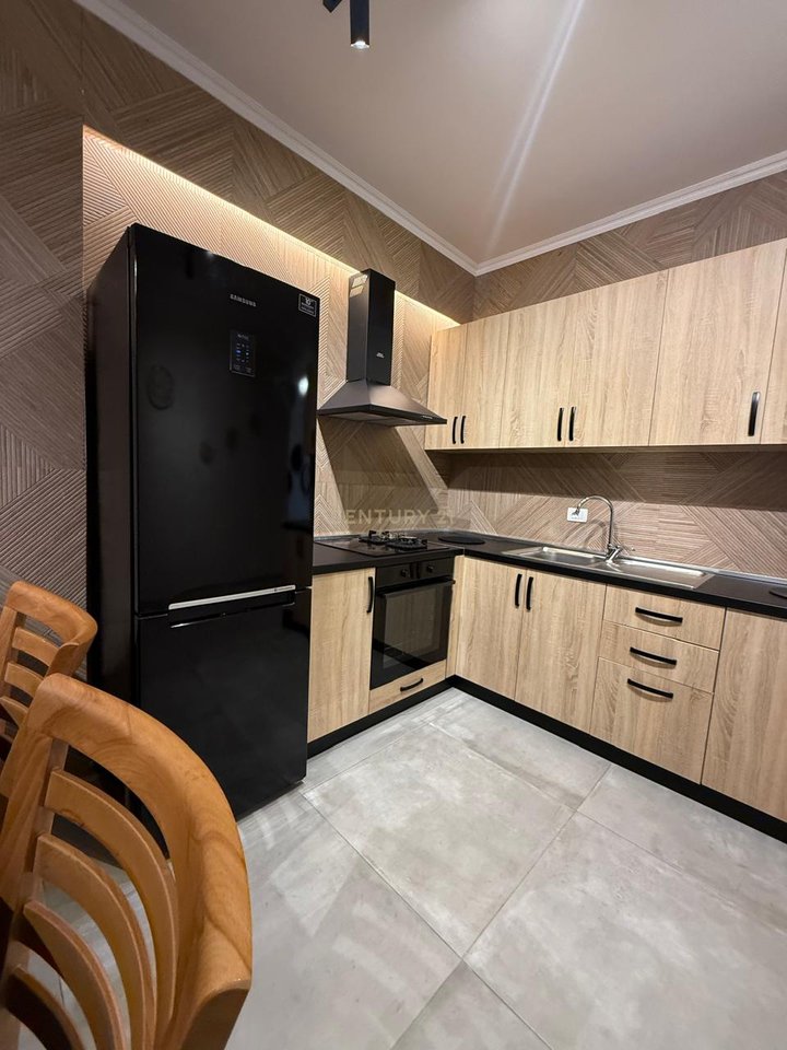 JEPET ME QIRA APARTAMENT 2+1 TE "PORCELANOSA" VLORE