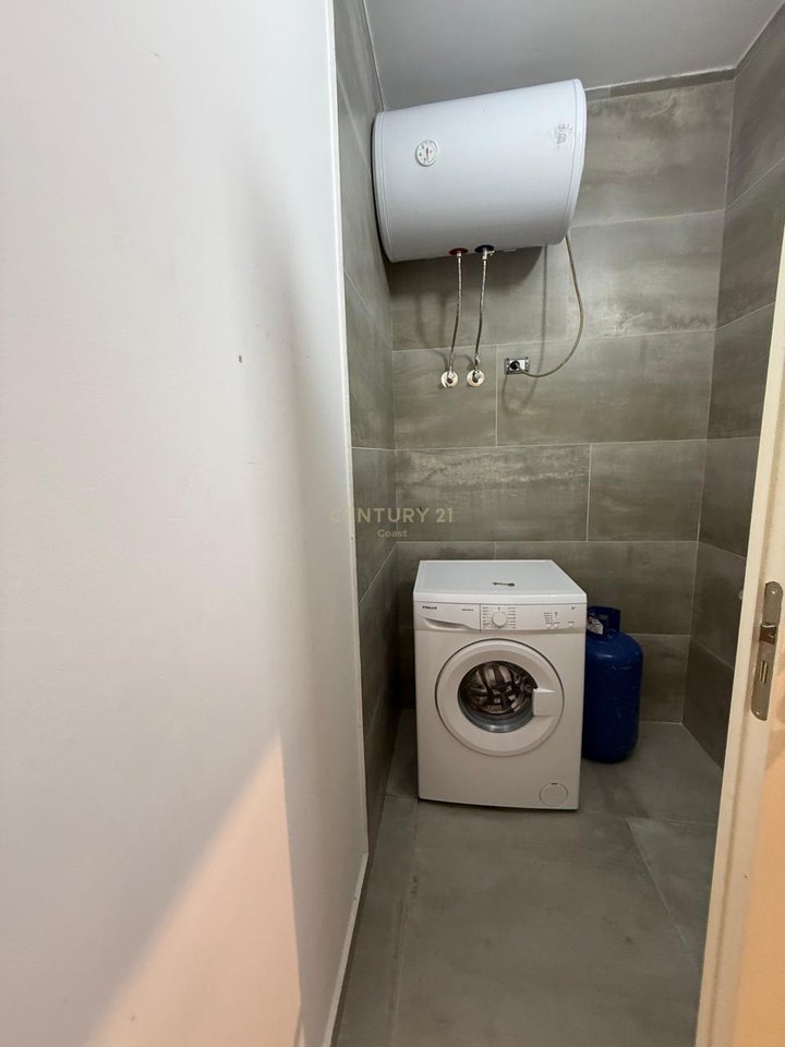 JEPET ME QIRA APARTAMENT 2+1 TE "PORCELANOSA" VLORE