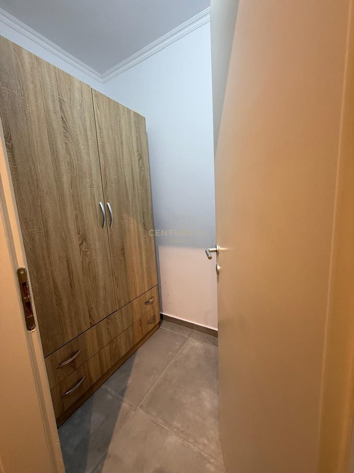 JEPET ME QIRA APARTAMENT 2+1 TE "PORCELANOSA" VLORE