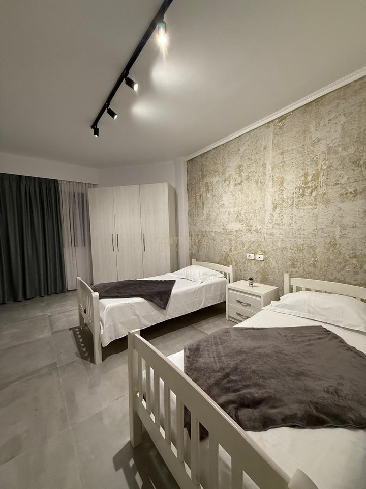 JEPET ME QIRA APARTAMENT 2+1 TE "PORCELANOSA" VLORE