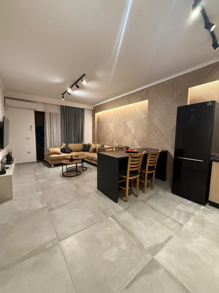 JEPET ME QIRA APARTAMENT 2+1 TE "PORCELANOSA" VLORE