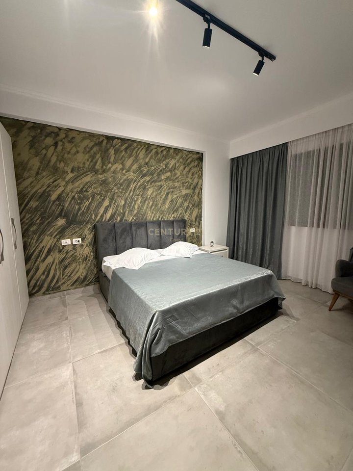 JEPET ME QIRA APARTAMENT 2+1 TE "PORCELANOSA" VLORE