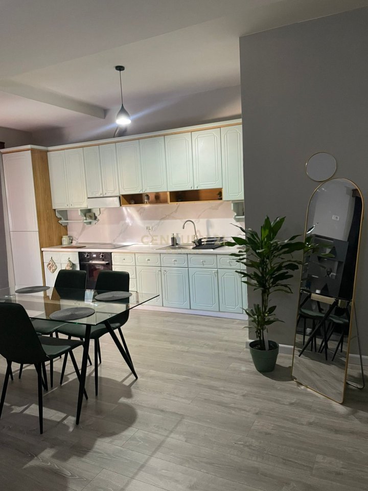 APPARTAMENTO 2+1 NEL CENTRO DI VLORE!