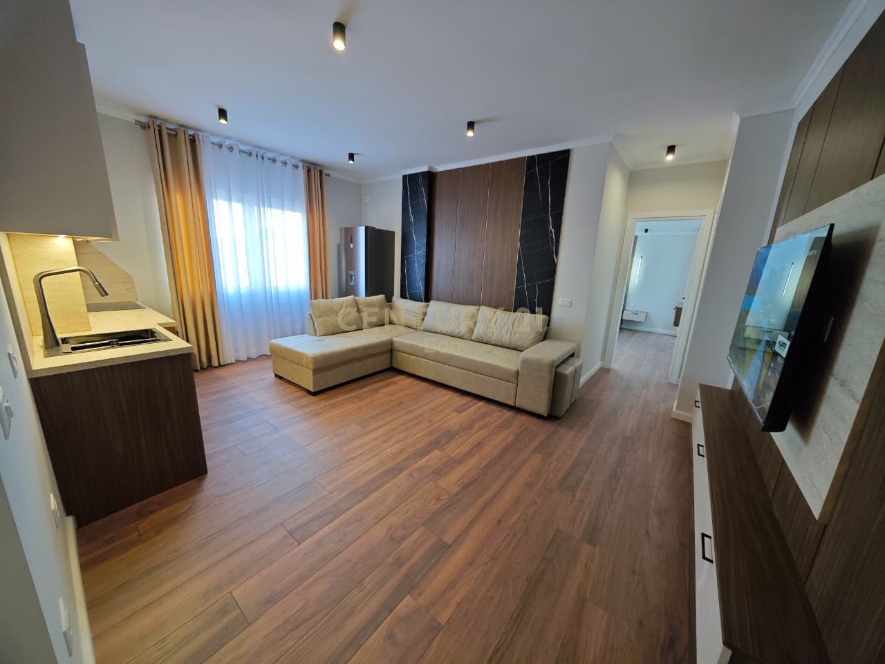SHITET APARTAMENT 2+1 + GARAZHD TEK STACIONI I TRENIT NE DURRES !!!