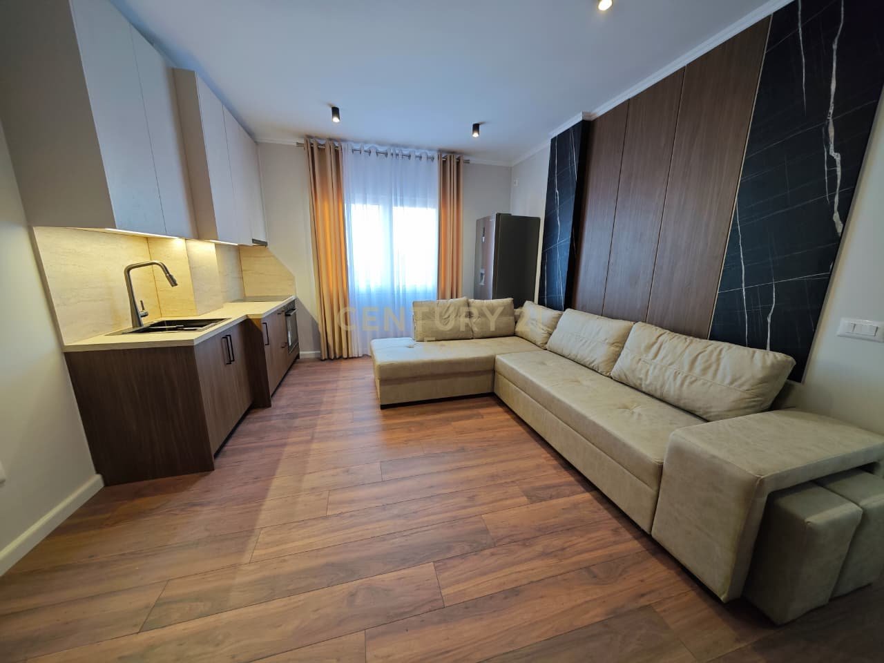 SHITET APARTAMENT 2+1 + GARAZHD TEK STACIONI I TRENIT NE DURRES !!!