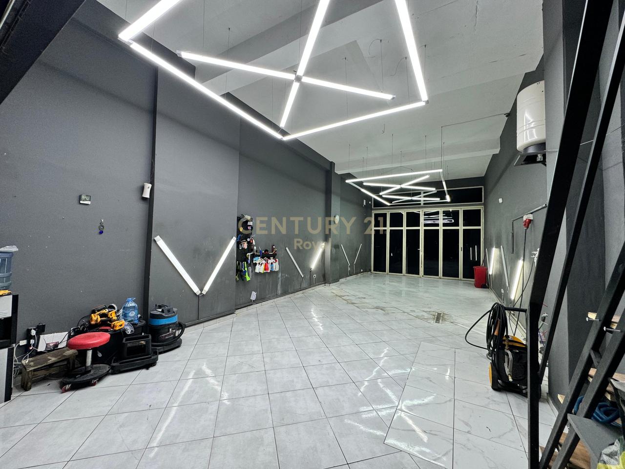 SHITET AMBIENT KOMERCIAL DHE BIZNESI NE ZONEN E ASTIRIT