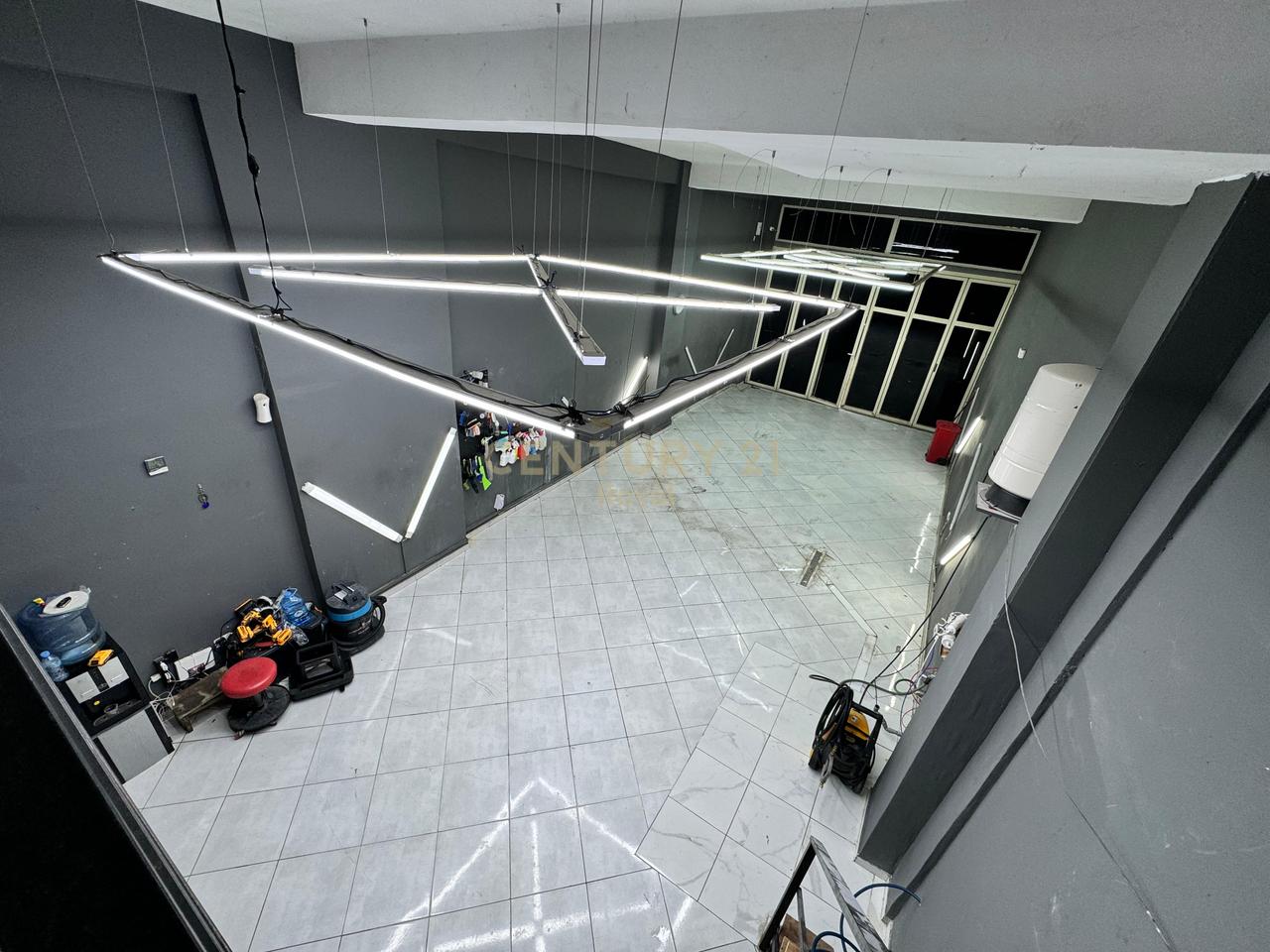 SHITET AMBIENT KOMERCIAL DHE BIZNESI NE ZONEN E ASTIRIT