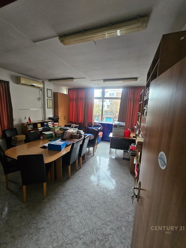 Business premises for rent on Bardhyl Street!