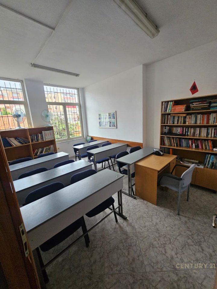 Business premises for rent on Bardhyl Street!