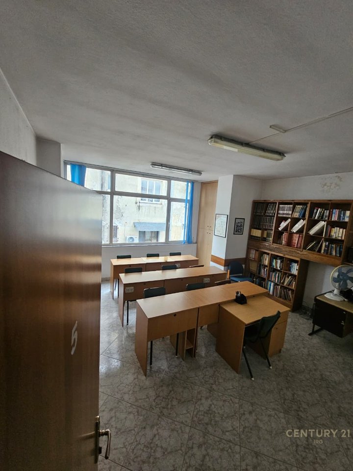 Business premises for rent on Bardhyl Street!