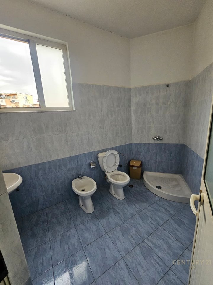 Business premises for rent on Bardhyl Street!