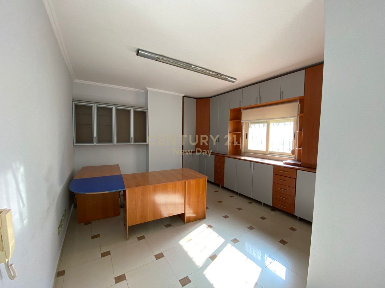 Zyrë me qira në qendër të Durrësit – 500€ / 45 m²