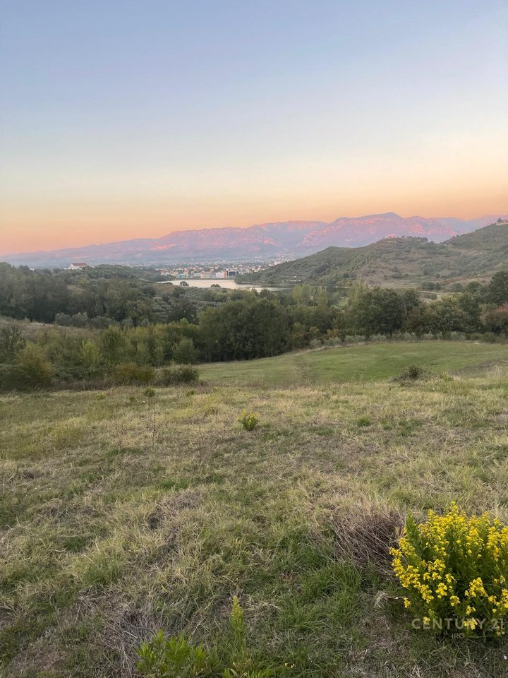 SHESIM TOKE ME SIPERFAQE 1925 M2 TE LIQENI I KASHARIT