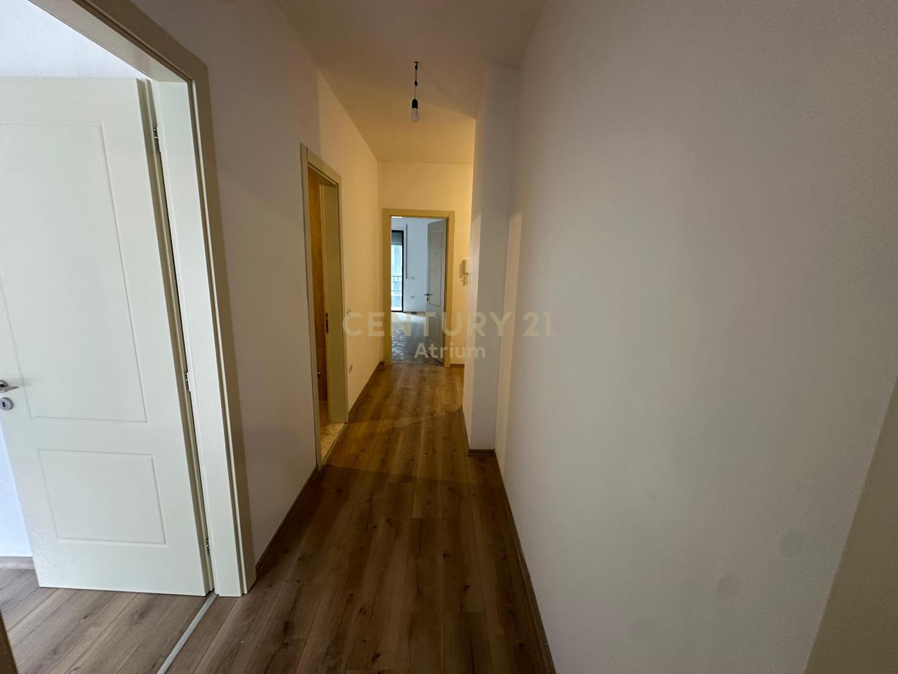 SHITET APARTAMENT  2 + 1 + 2 + POST PARKIMI NE KINOSTUDIO !