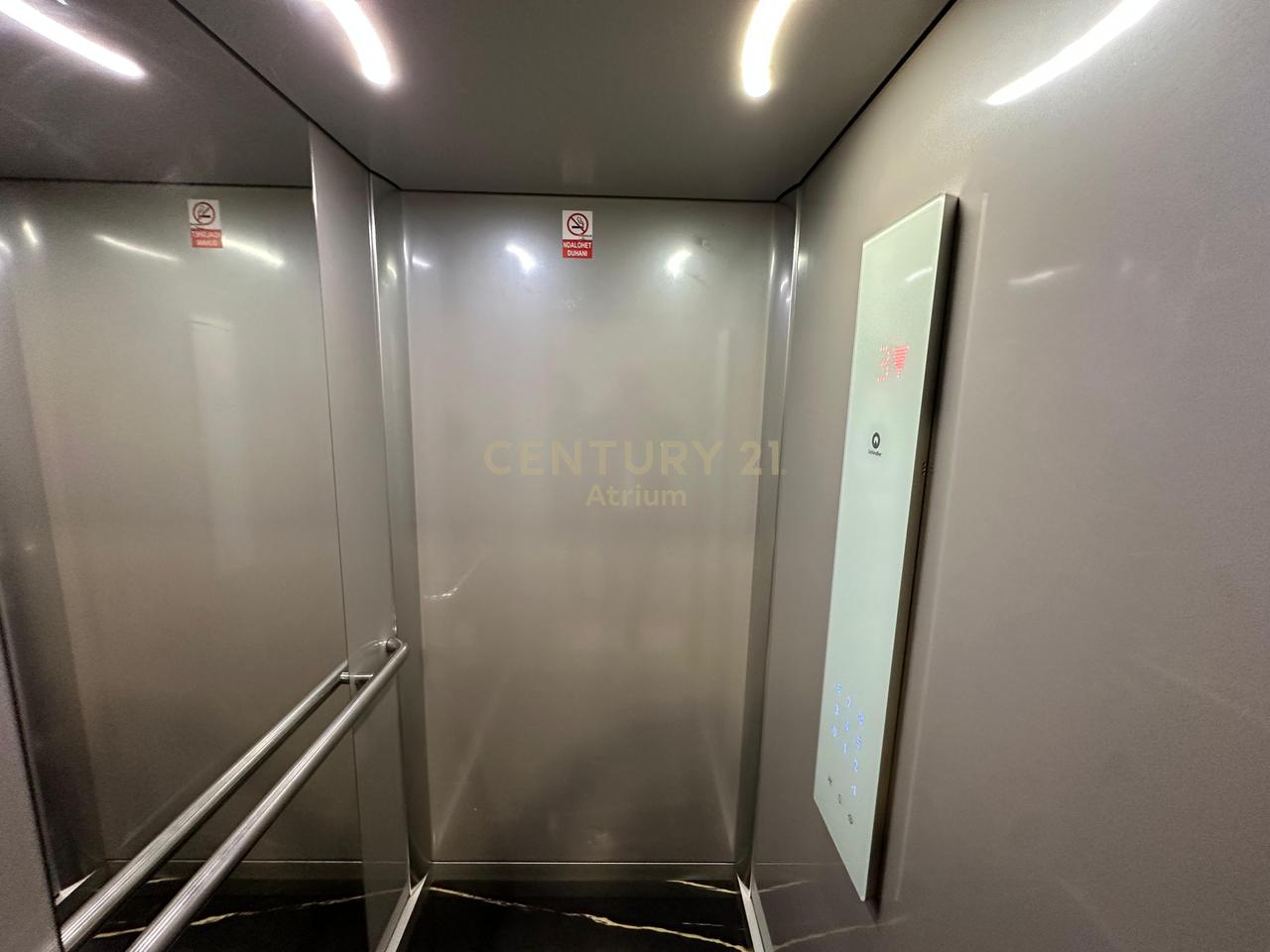 SHITET APARTAMENT  2 + 1 + 2 + POST PARKIMI NE KINOSTUDIO !