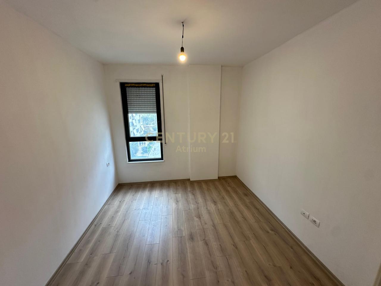 SHITET APARTAMENT  2 + 1 + 2 + POST PARKIMI NE KINOSTUDIO !
