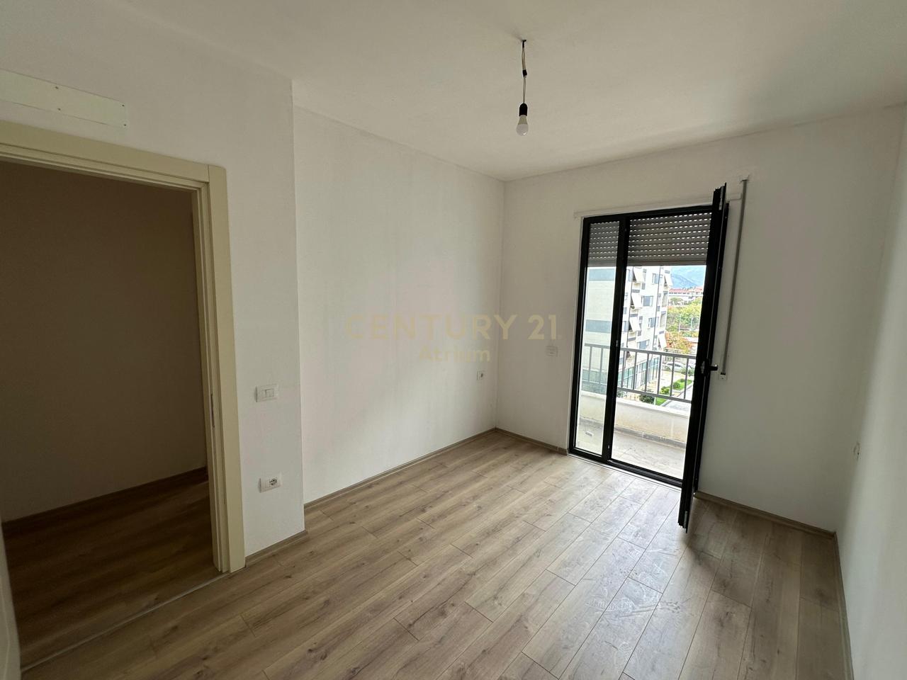 SHITET APARTAMENT  2 + 1 + 2 + POST PARKIMI NE KINOSTUDIO !