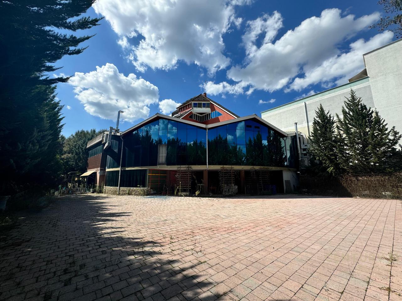 Ekskluzive ! HOTEL-Bar-Restorant per shitje ne Peze !