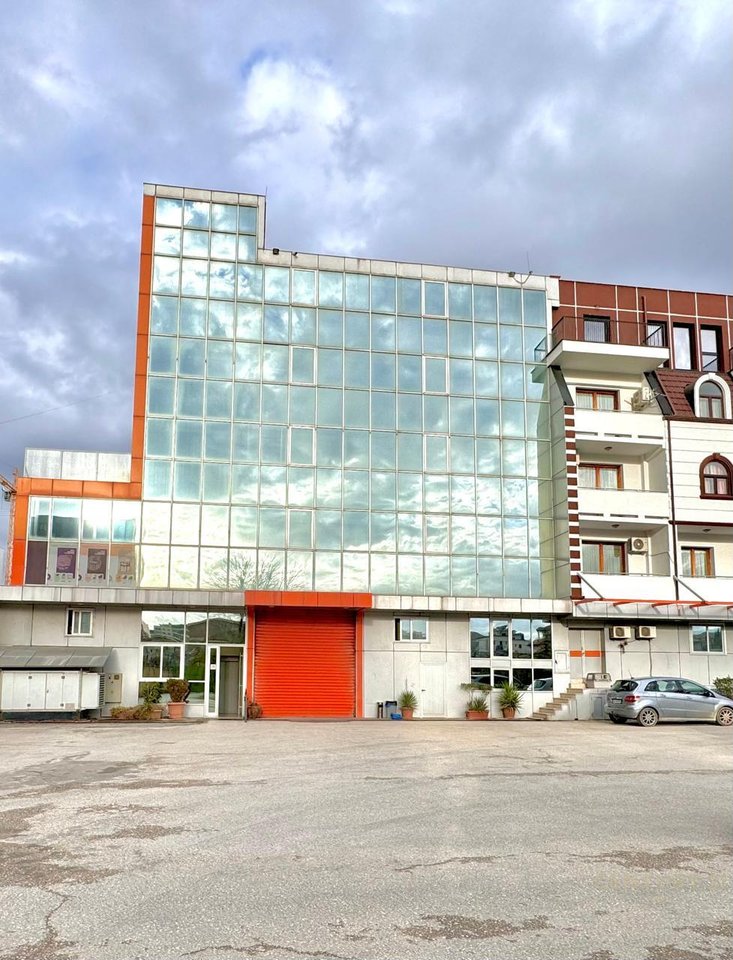 Business building for rent in New Ring!