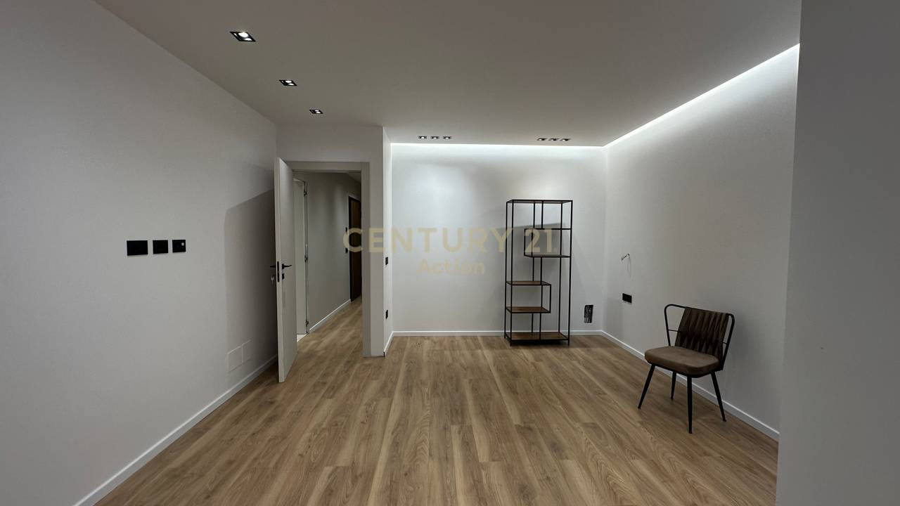 Ufficio moderno in affitto presso l'hotel "Radisson" Lago Secco.