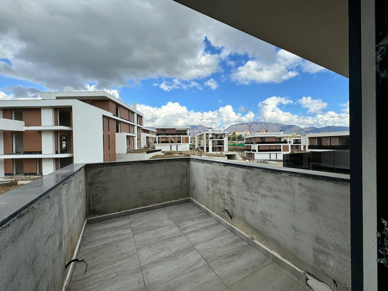 Appartamento 2+1+2 in vendita a Mjull - Bathore presso la Residenza TULIPAN, Tirana