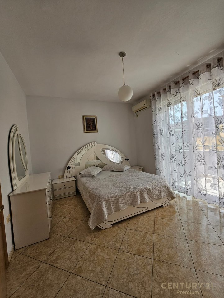 Apartment 3+1+2 for rent, large veranda + 2 parking spaces, Dry Lake!!