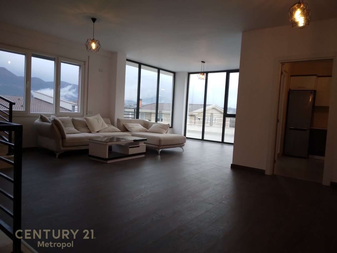 Vilë Për Shitje në Farkë