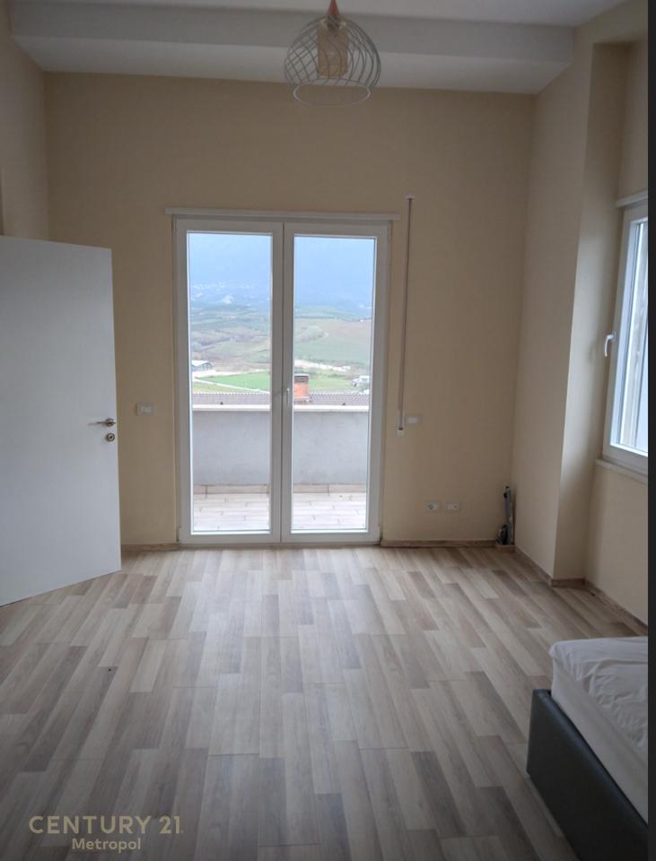 Vilë Për Shitje në Farkë