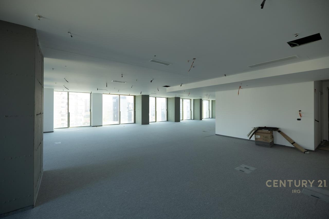 ZYRE ME QIRA TEK DOWNTOWN ONE TIRANA!!