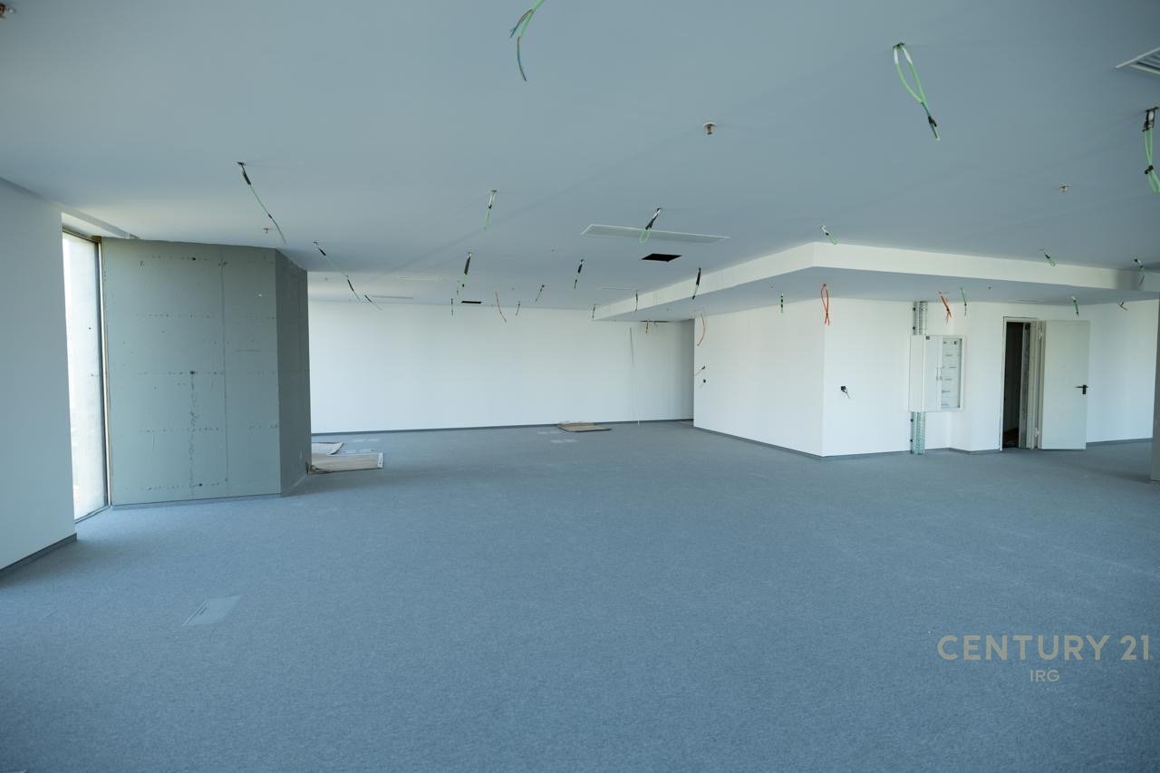 ZYRE ME QIRA TEK DOWNTOWN ONE TIRANA!!