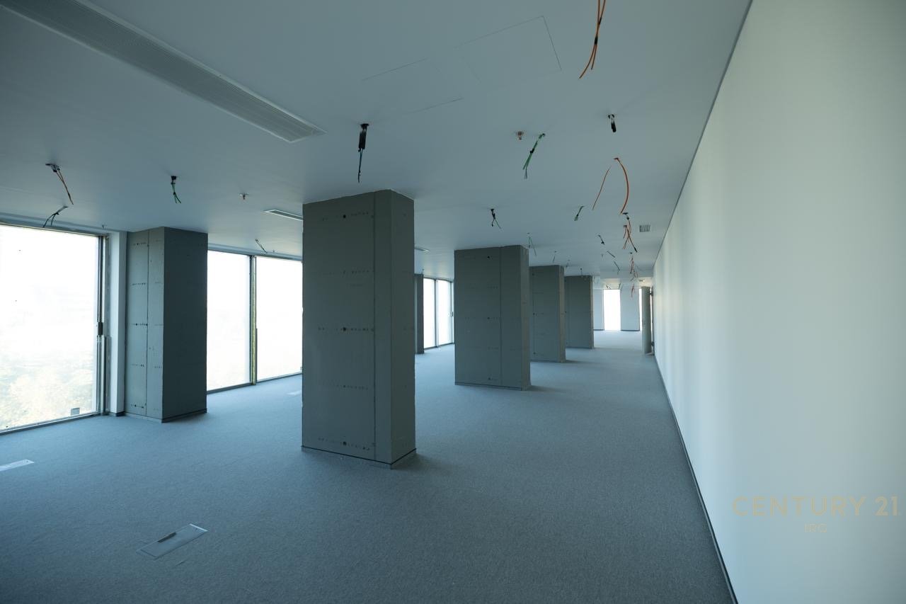 ZYRE ME QIRA TEK DOWNTOWN ONE TIRANA!!