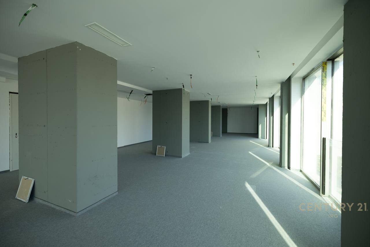 ZYRE ME QIRA TEK DOWNTOWN ONE TIRANA!!