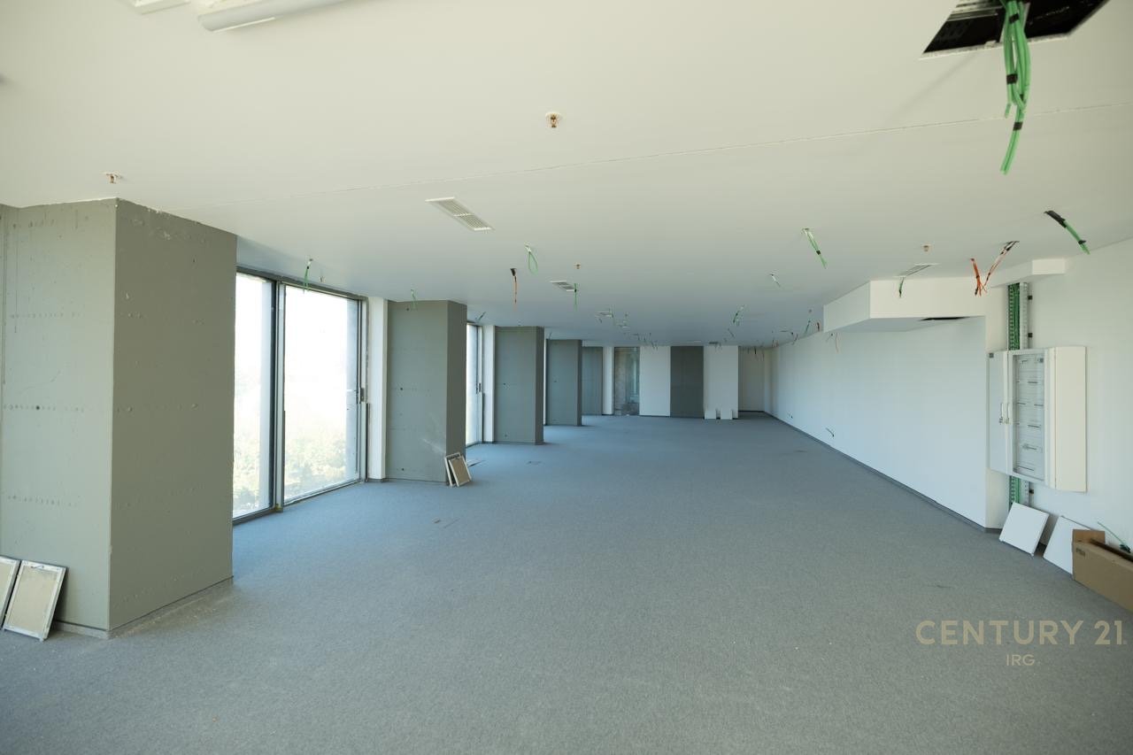 ZYRE ME QIRA TEK DOWNTOWN ONE TIRANA!!