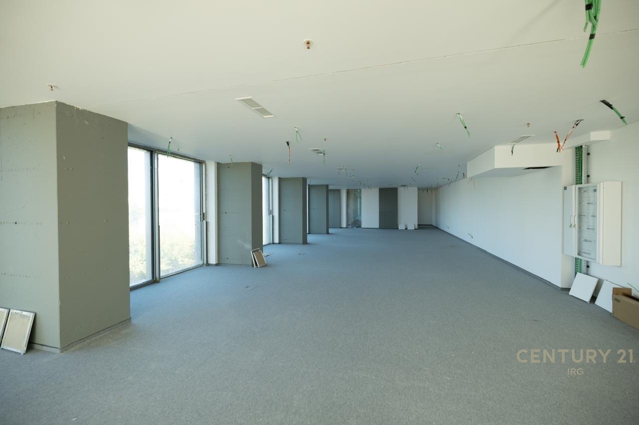 ZYRE ME QIRA TEK DOWNTOWN ONE TIRANA!!