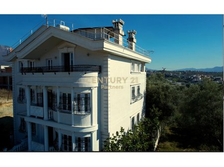 VILLA ESCLUSIVA SU 4 PIANI IN VENDITA