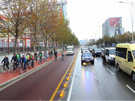 SHESIM NJESI KOMERCIALE NE RRUGEN DRITAN HOXHA