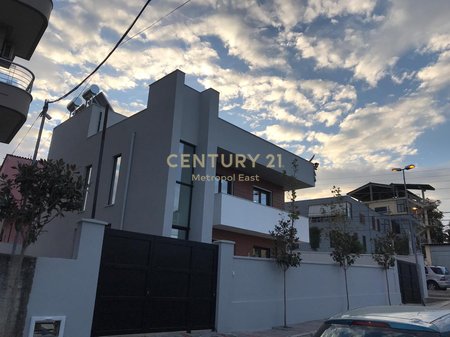 Shitet Vilë moderne 2-katëshe me izolim cilësor dhe projekt për zgjerim deri në 5 kate!!