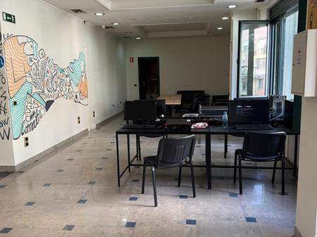 Unità Commerciale Unica in Vendita nel Centro di Blloku