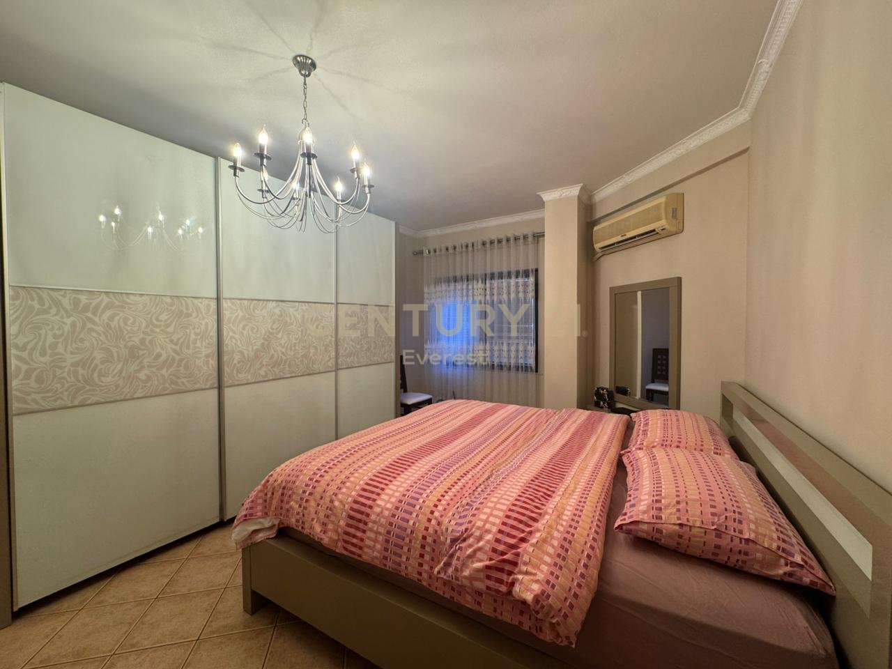 KOMPLEKSI USLUGA, SHESIM APARTAMENT 2+1+2